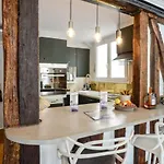 Charming Flat With Balcony In The Heart Of Paris