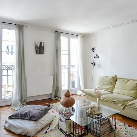 Appartamento Charming Flat With Balcony In The Heart Of