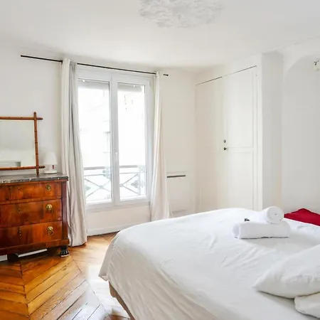 Charming Flat With Balcony In The Heart Of Parigi